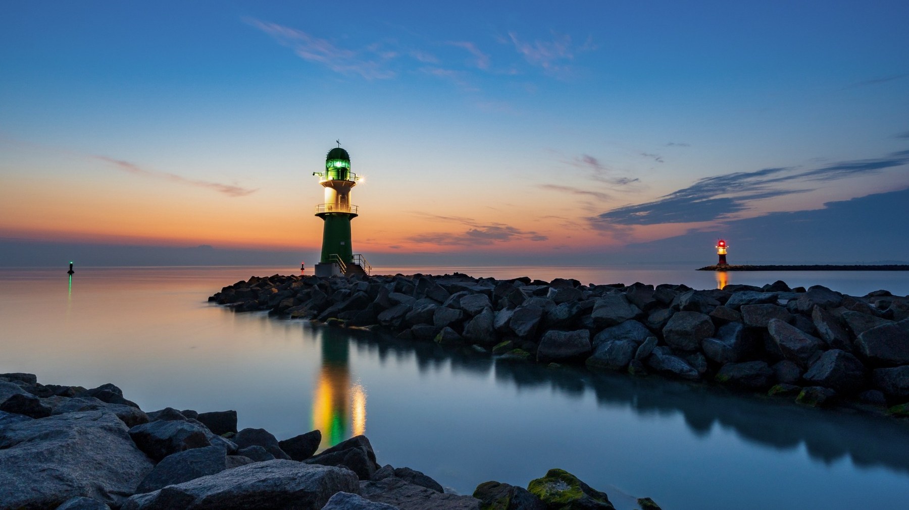 Lichter an der Hafeneinfahrt