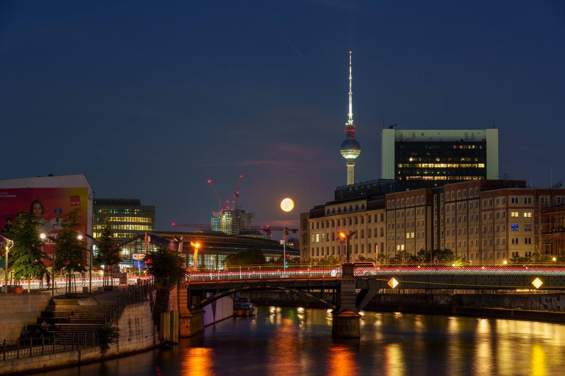 Turm und Mond