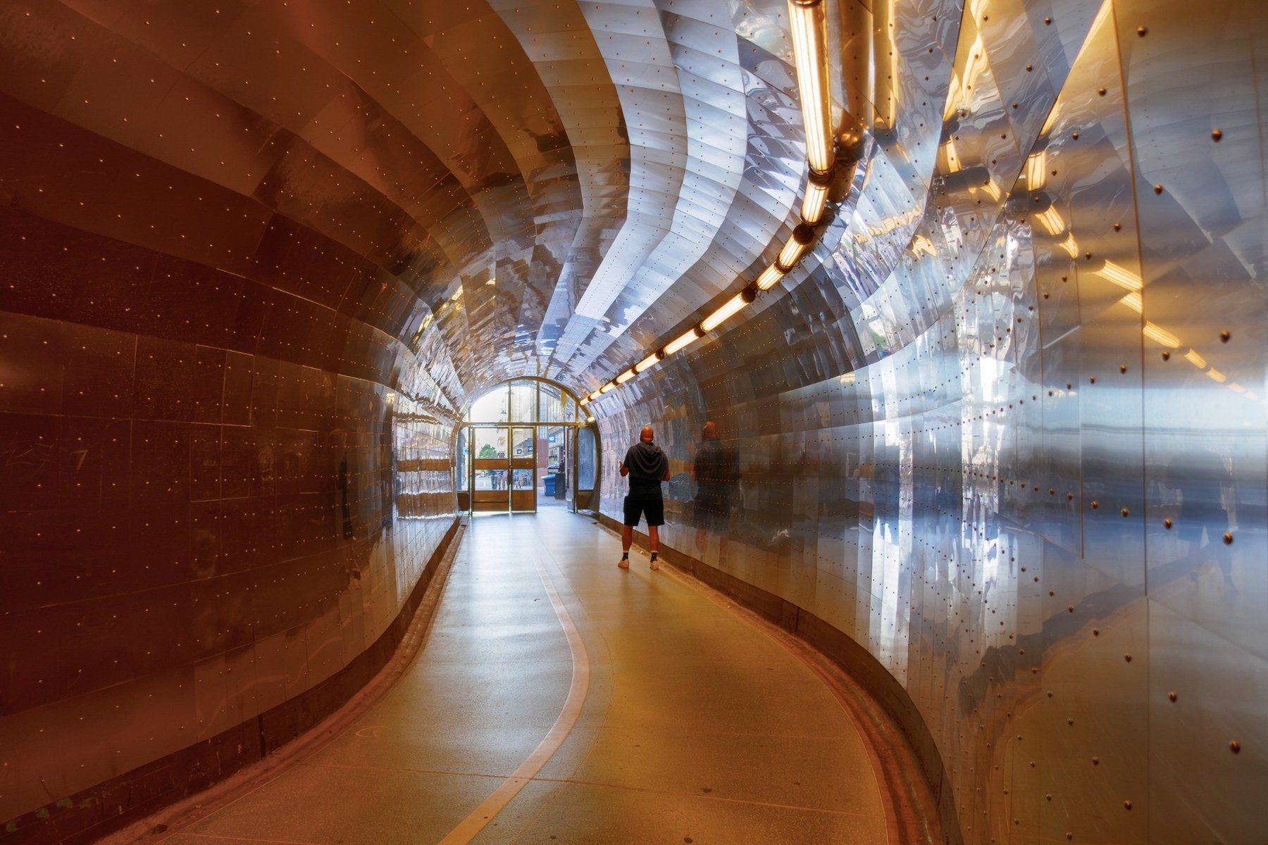 Lichtspuren im Tunnel
